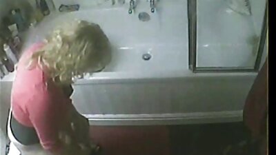 Félmeztelen szépség Alessia Luna gyűrött a ingyen erotikus filmek nappaliban