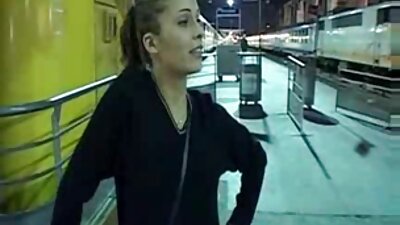 A fekete hajú szex video letoltes lány Seggbe rúgták
