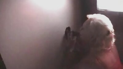 Vörös milf Andi ingyen nézhető szex filmek rozs maszturbál egyedül a fürdőszobában