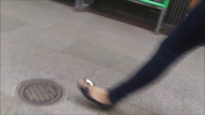 A hosszú hajú online szex video szépség elcsábítja az anyja barátja